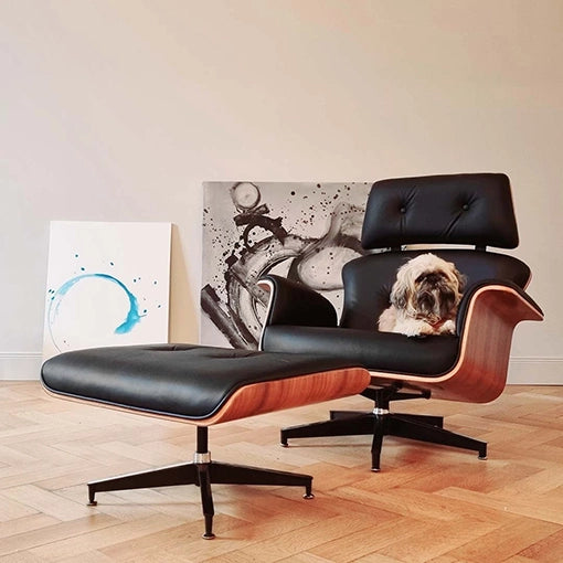 MO-90 Lounge Chair with Dog